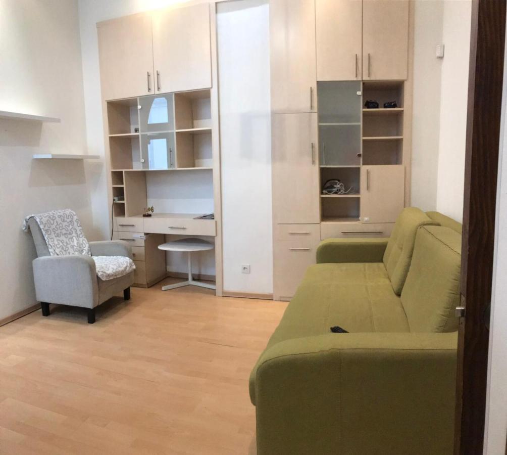 Apartment Near Deribasovskaya โอเดสซา ภายนอก รูปภาพ
